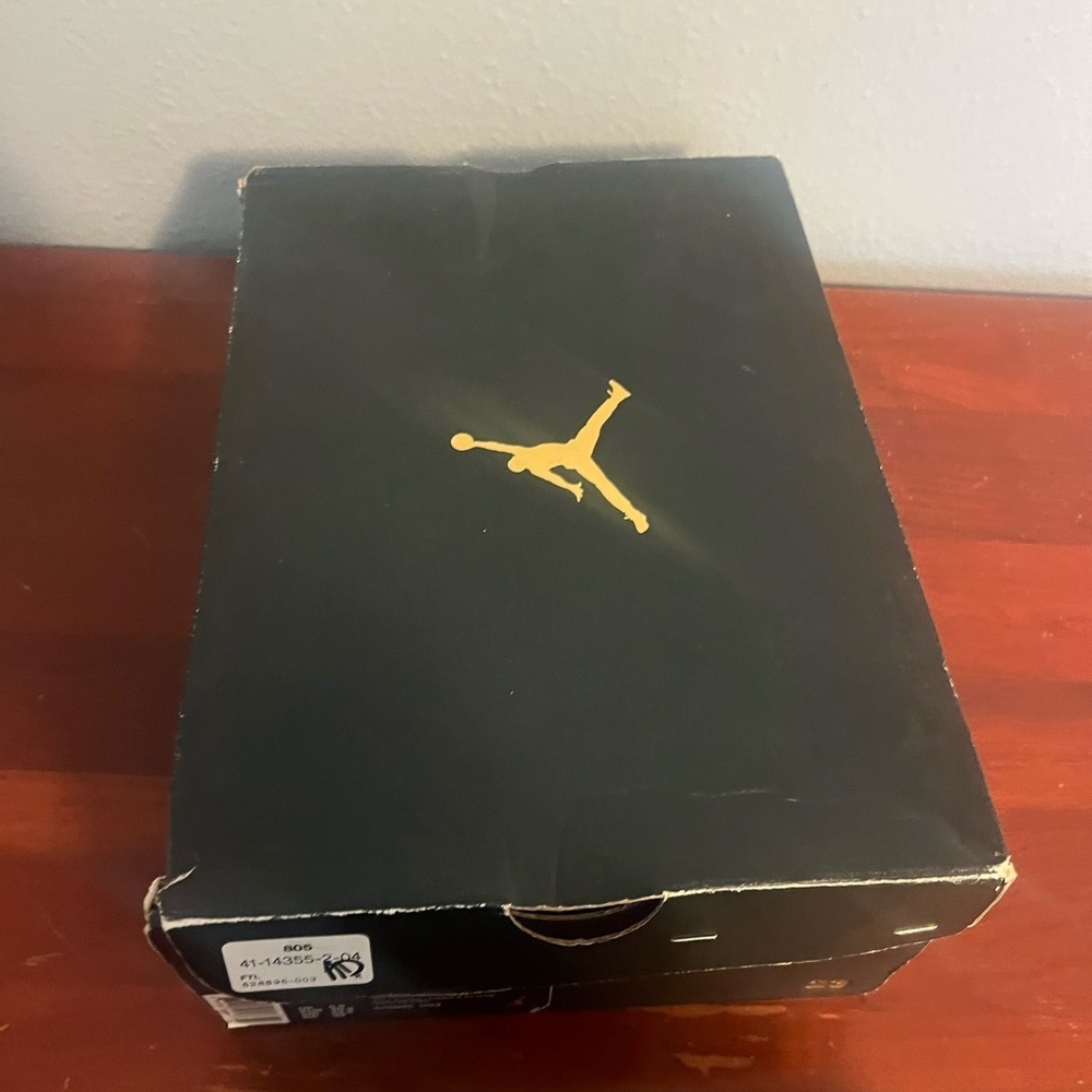 Jordan Athletic Shoes - Air Jordan 11 Retro Cool Gray - Picture 14 of 14